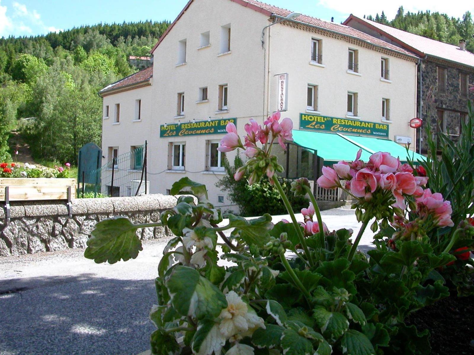 Logis Hotel Restaurant Les Cevennes Saint-Cirgues-en-Montagne Exterior photo