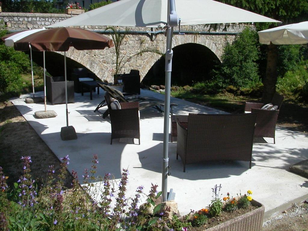 Logis Hotel Restaurant Les Cevennes Saint-Cirgues-en-Montagne Exterior photo